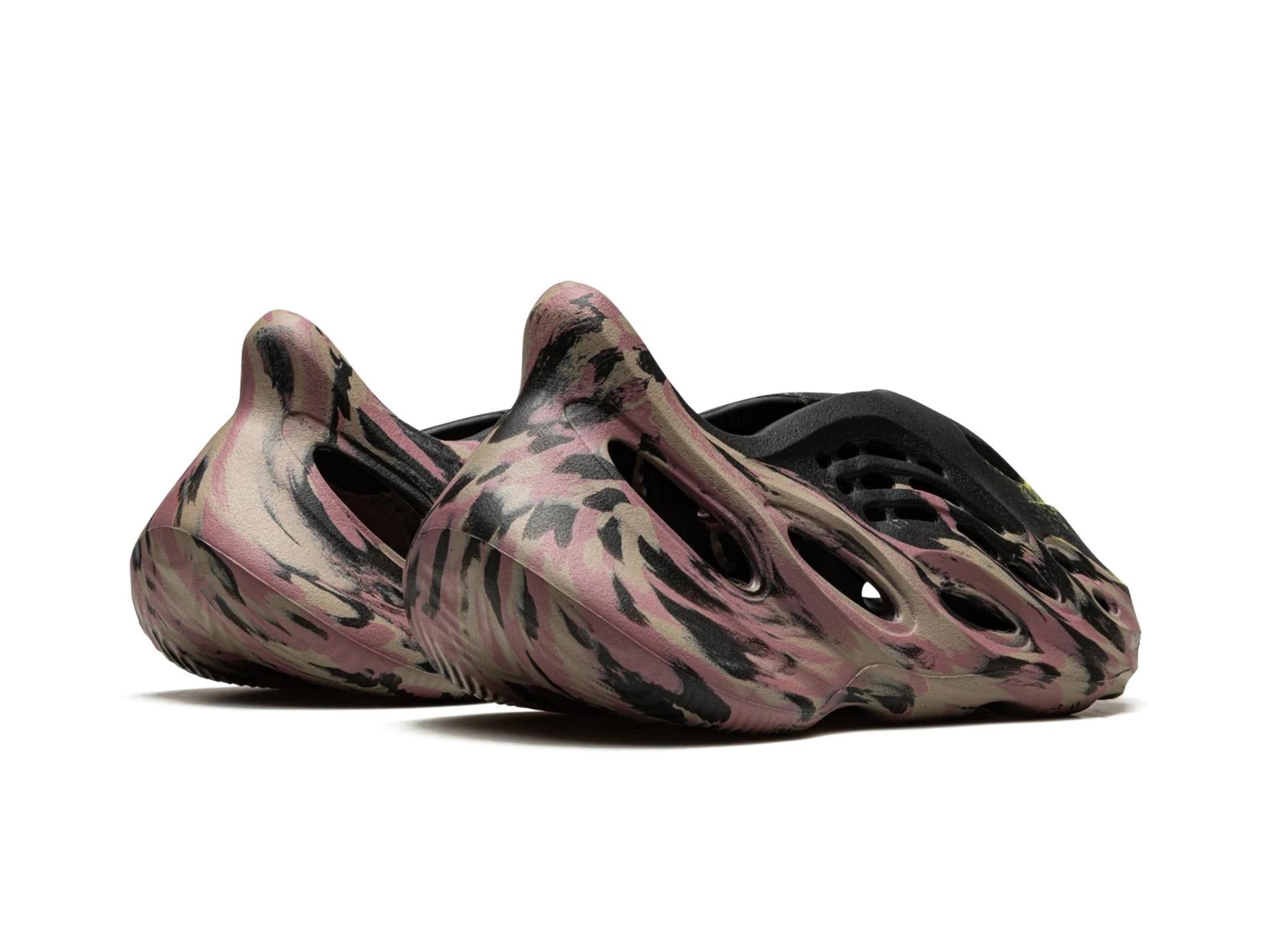 Adidas Yeezy Foam Runner MX Carbon