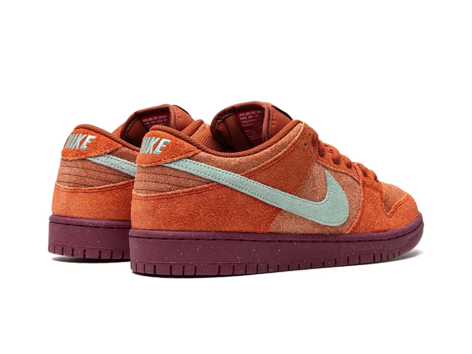 Nike SB Dunk Low Mystic Red