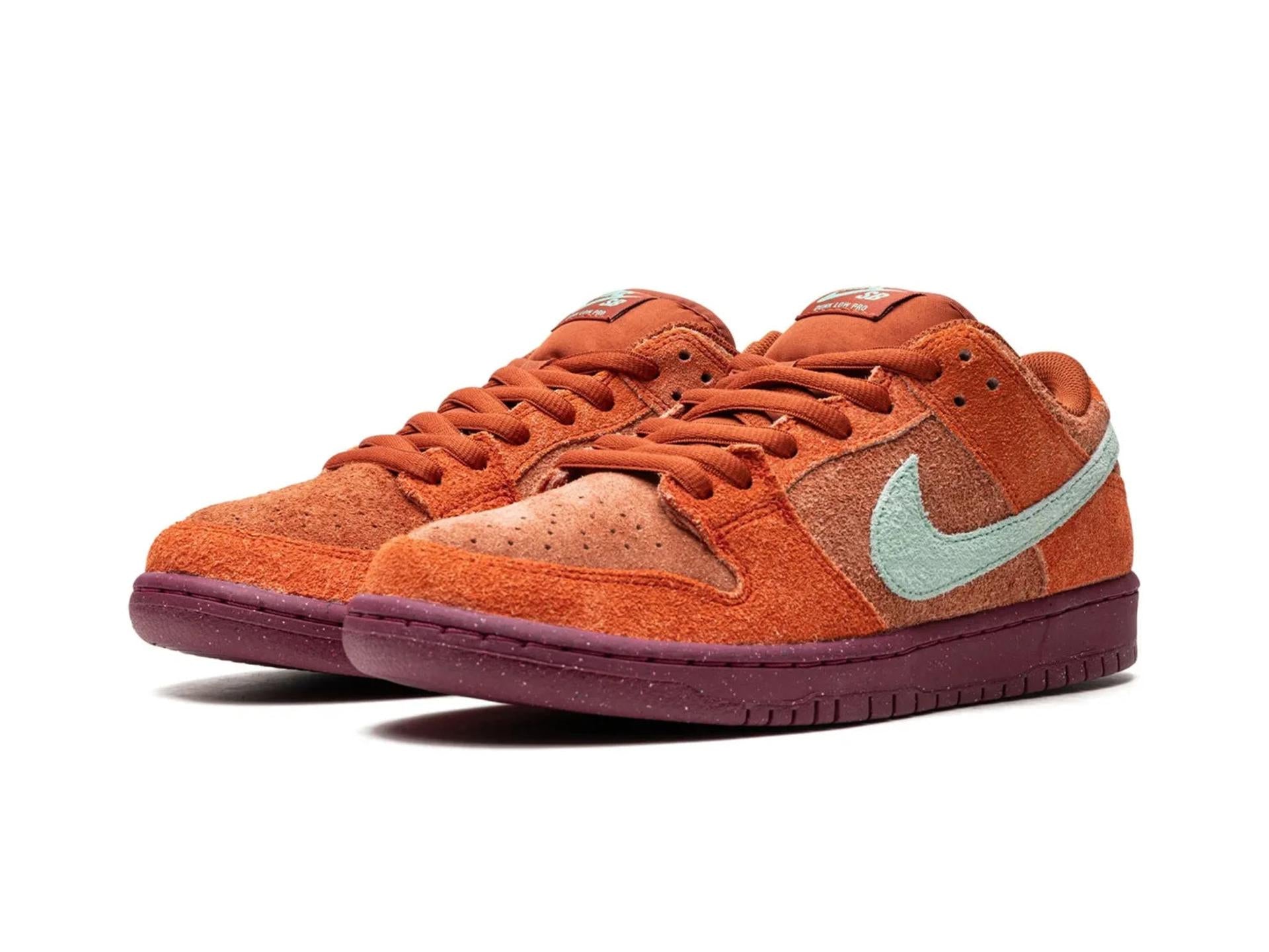 Nike SB Dunk Low Mystic Red